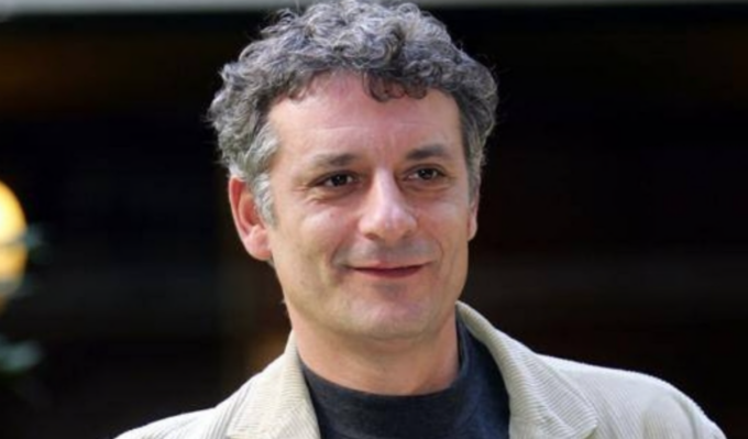 Alessandro Robecchi oggi a Biella: «I pesci piccoli li guardo negli occhi»