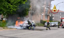 Auto in fiamme a Biella spenta dai Vigili del fuoco
