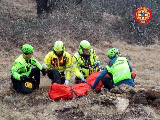 Finisce con la propria auto in dirupo e perde la vita un uomo di 52 anni