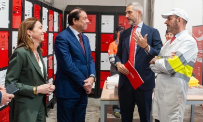 Il viceministro Leo in visita all'impianto Coca Cola di Gaglianico