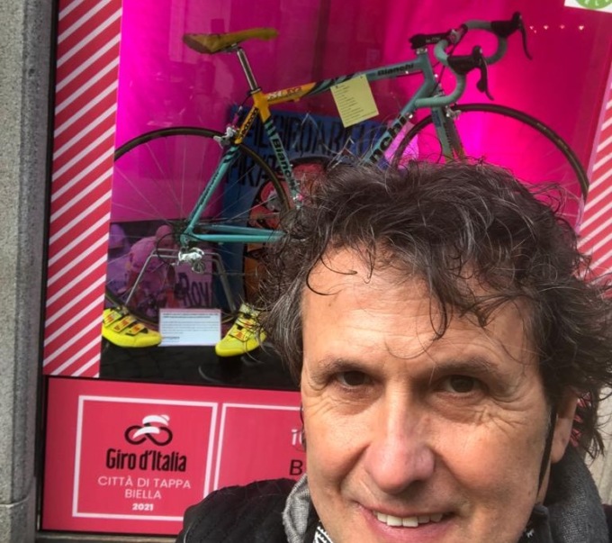Manca poco al Giro d’Italia, sabato si inaugura l’area selfie all’Informagiovani