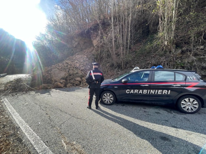 A Curino frana la collina