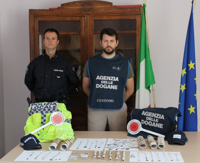 Ufficio delle dogane di Biella e Polizia Locale unite nella lotta alla contraffazione