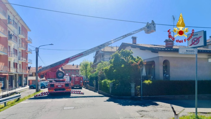 Tetto pericolante a Vigliano Biellese, intervengono i Vigili del Fuoco