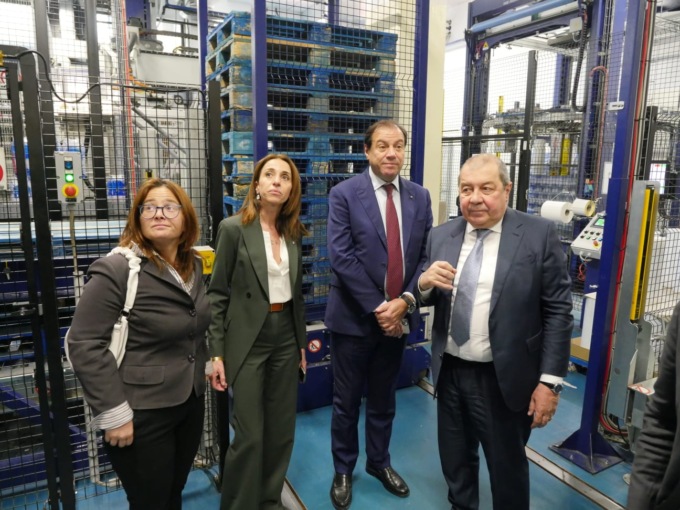 Il viceministro Leo in visita anche alla Lauretana