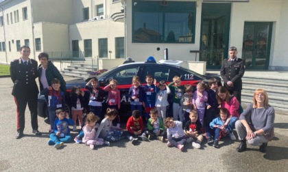 In visita ai Carabinieri i piccoli di 3/4 anni della scuola dell'infanzia Cerruti e Don Sturzo