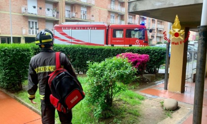 Cinque persone bloccate in ascensore salvate dai Vigili del fuoco: stanno tutte bene