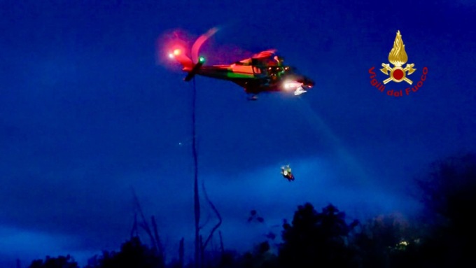 Ciclista ferito a Curino portato in ospedale in elicottero in modalità volo notturno