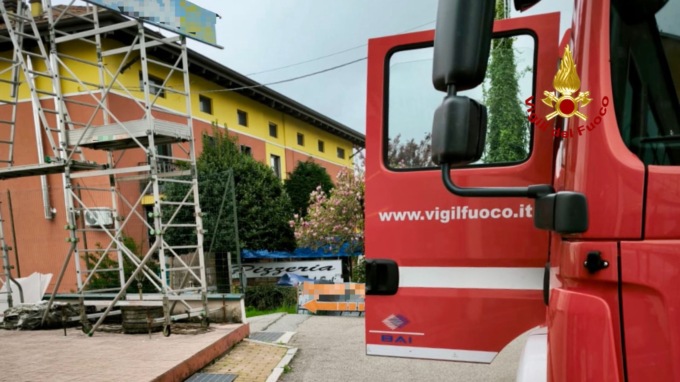 Fiamme in una pizzeria a Cossato: provvidenziale intervento dei Vigili del fuoco
