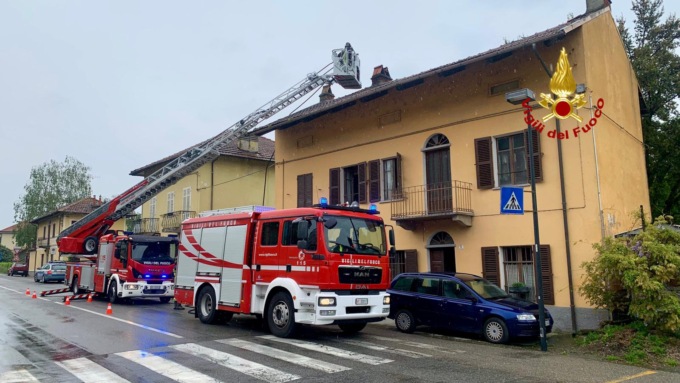Fiamme in una casa di Viverone per colpa del camino