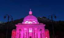 Oropa, una Basilica tutta rosa questa sera apre alle visite