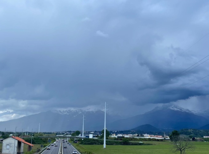 Meteo Biella: cieli neri in arrivo ma il weekend sarà sereno
