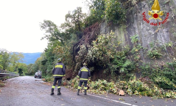 Il maltempo impegna i Vigili del Fuoco: strade chiuse a Curino e Ronco Biellese