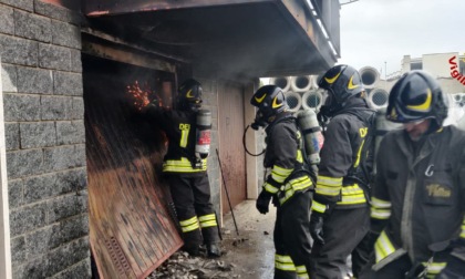 Candelo, incendio in un garage condominiale