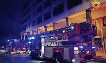 Uomo bloccato in casa chiede aiuto, arrivano i Vigili del fuoco