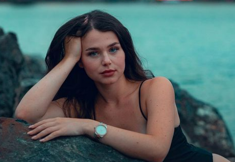 Modella morta a 22 anni nello schianto in Ferrari ad Alice Castello. A Biella l’ultimo saluto
