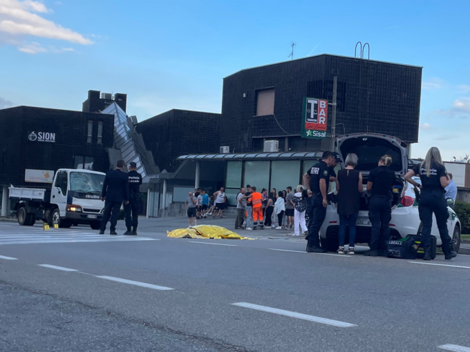 Tragedia in via Milano, uomo investito a morte mentre attraversa la strada