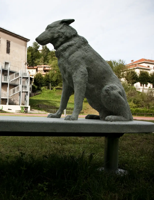 Valdilana, vandali fanno sparire una scultura di “All’aperto” nel Centro Zegna