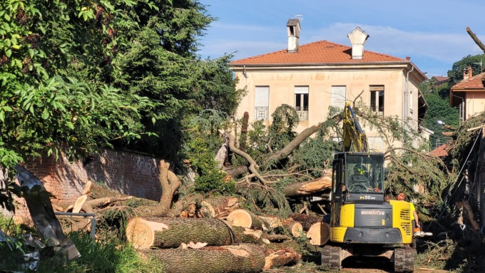 Si contano i danni dopo la tromba d’aria a Biella e nel Biellese
