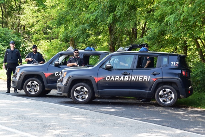 Scappa dopo lo schianto sulla Sp 400, ma i Carabinieri lo intercettano poco dopo sotto casa a Biella