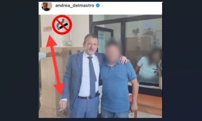 Delmastro, sigaretta in mano vicino al cartello “Vietato fumare”. E’ polemica