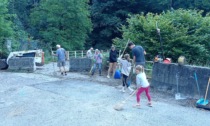 A Valmosca turisti e locali puliscono il ponte. LA GALLERY