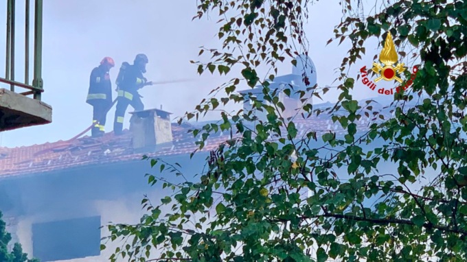 Paura a Tollegno per un’abitazione in fiamme. Tutte i salvo le persone che si trovavano all’interno