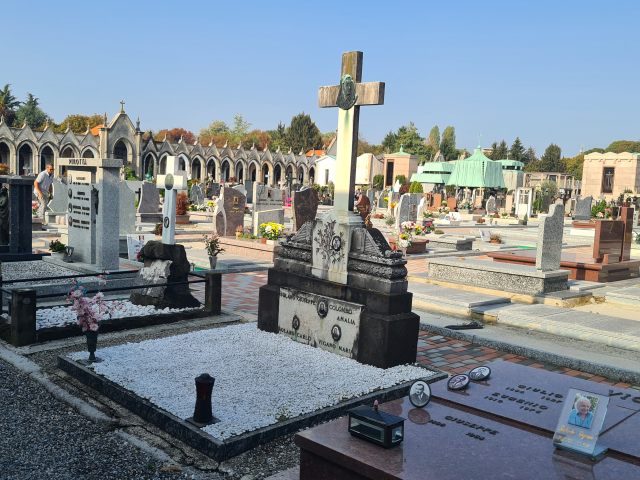 Colto da un malore al cimitero mentre è in visita ai parenti defunti, muore pochi minuti dopo