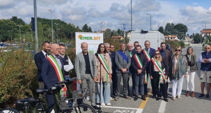 Taglio del nastro per la prima postazione di Bike Sharing di ENER.BIT