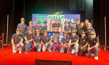 Ezio Greggio “sposa” la promozione dell’Adunata Alpini 2025