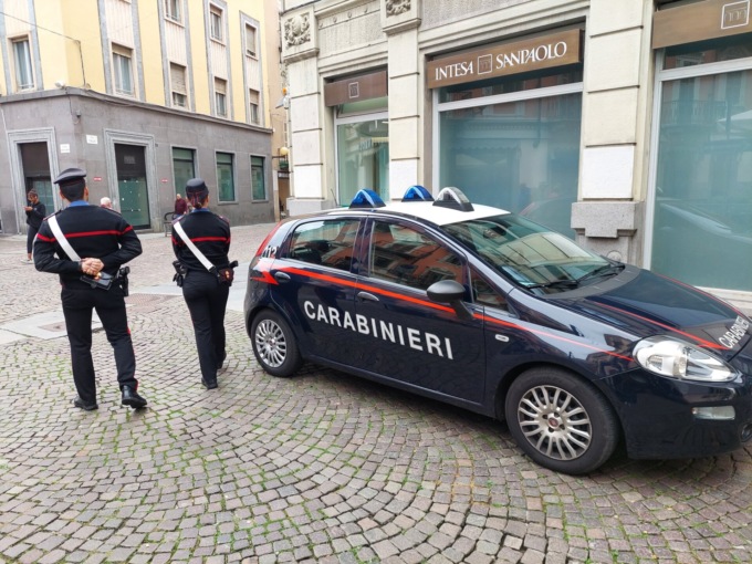 Impiegata di banca e Carabinieri sventano truffa finanziaria ai danni di una cliente