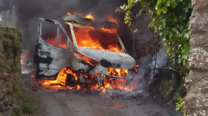 “Il suo furgone è rimasto distrutto in un incendio”…. “Quale furgone? Dove?”
