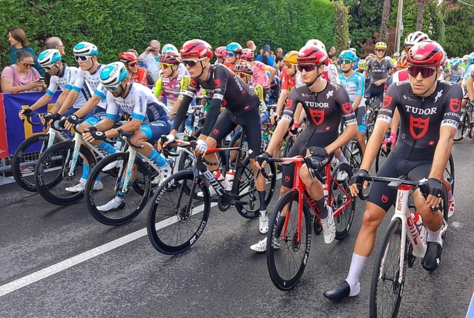 Partita la gara ciclistica GranPiemonte 2024