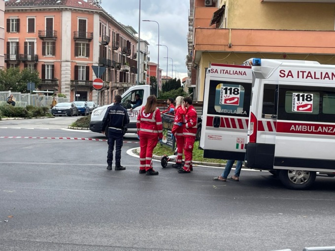 Biella, scontro in via Bertodano, ferito ragazzo a bordo del monopattino