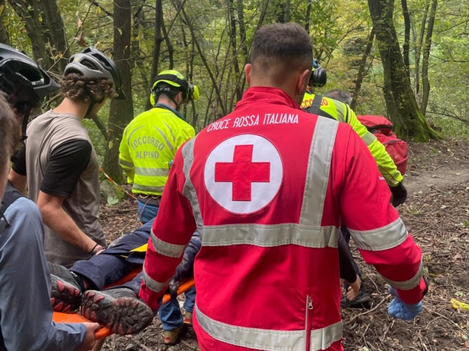 Mountainbiker infortunato nel bosco: interviene il Soccorso alpino