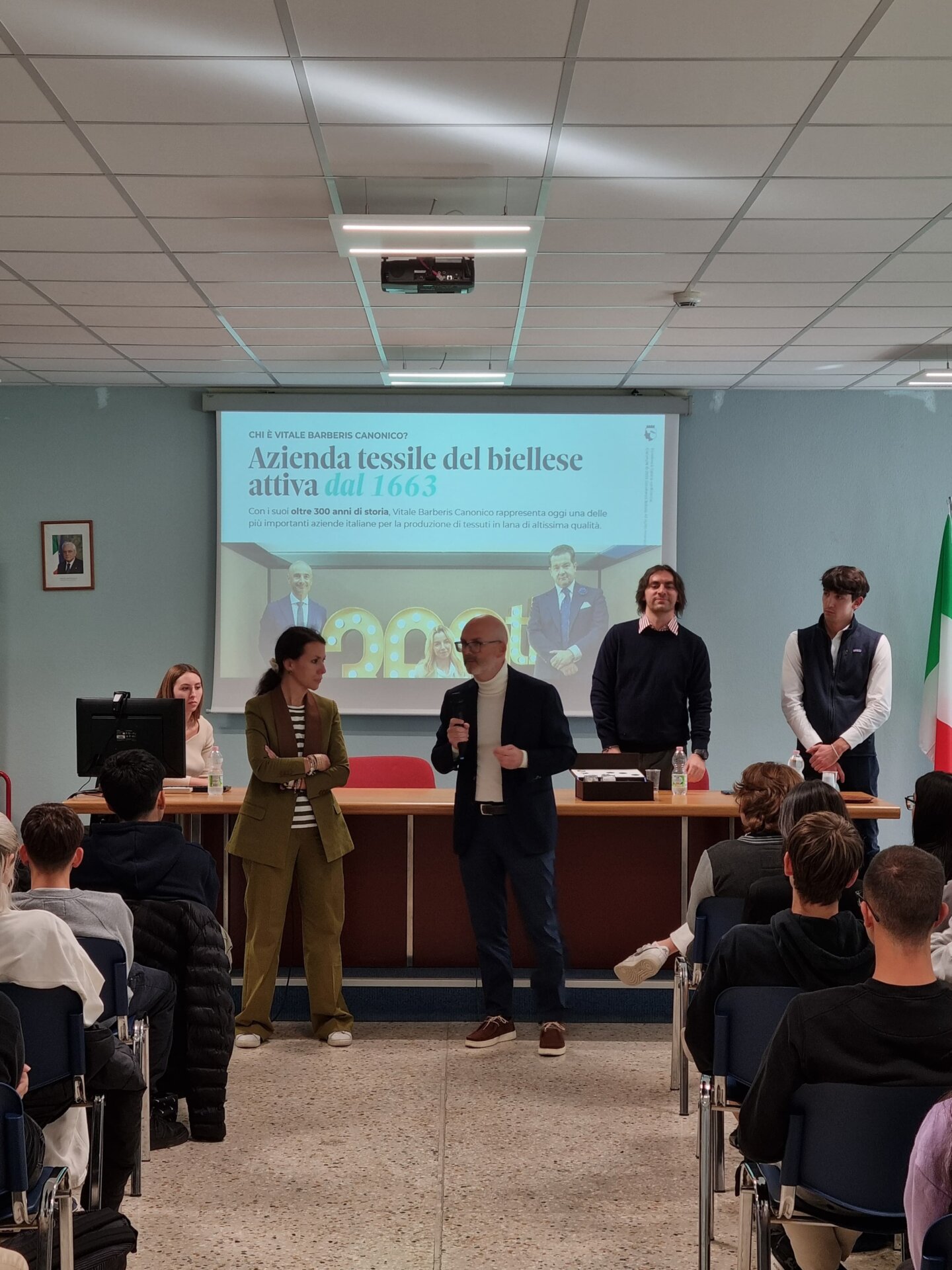 Valentina Berti e Stefano D'Agostin (Vitale Barberis Canonico S.p.A) presentano i relatori Giovanni Brocca e Lorenzo D'Onofrio