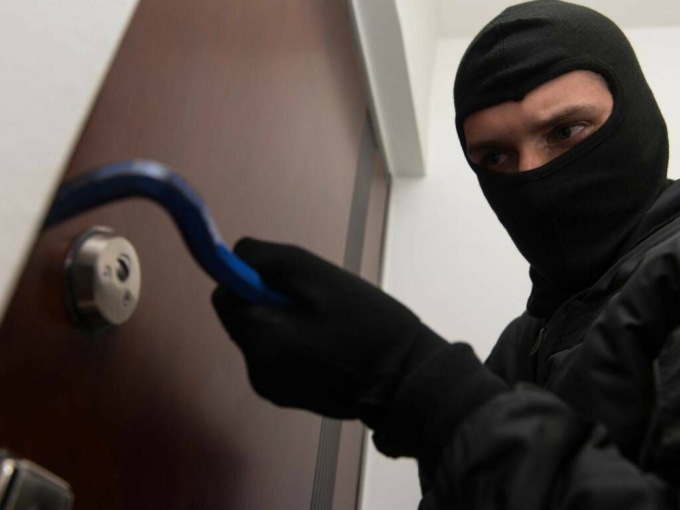 Ladri in casa in pieno giorno a Tollegno. Rubati monili in oro