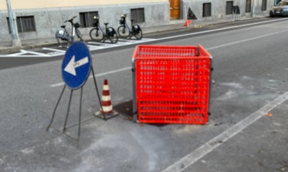 Tombino sistemato in via Torino: ieri i lavori di rifacimento, è record!