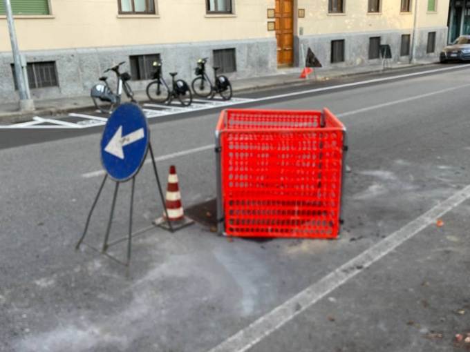Tombino sistemato in via Torino: ieri i lavori di rifacimento, è record!