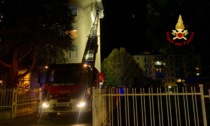 Elettrodomestico in fiamme in un alloggio di via Trento