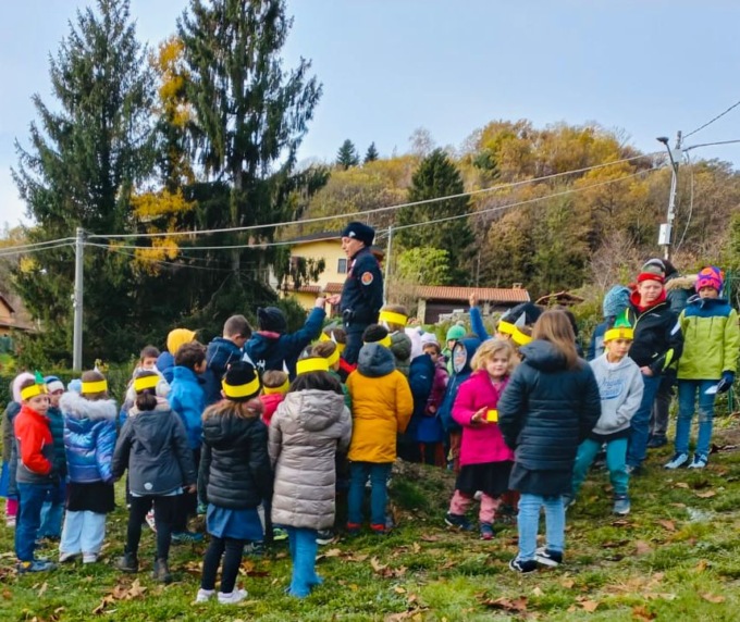 Giornata Nazionale degli Alberi celebrata a Pollone con i bimbi delle scuole e i carabinieri forestali
