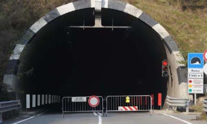 Schianto in galleria per un colpo di sonno a Valle San Nicolao: otto persone in ospedale