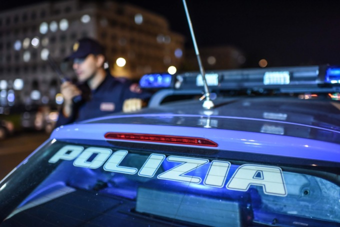 Ladri di merendine cacciati dal market, poi le commesse impaurite chiamano la Polizia