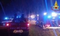 In bilico con l'auto sul burrone, 20enne salva per miracolo a Sagliano