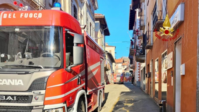 Tetto in fiamme a Miagliano, sfollata una famiglia con 3 bambini