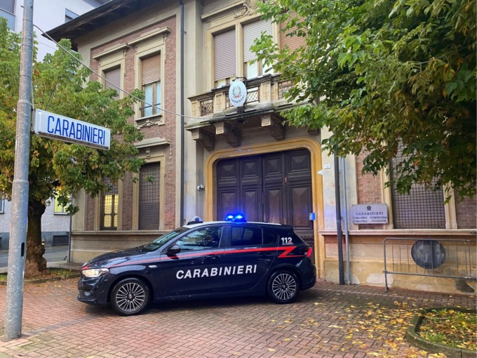 Si fingono carabinieri per raggirare gli anziani: coppia denunciata