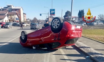 Incidente a Quaregna: un’auto cappottata