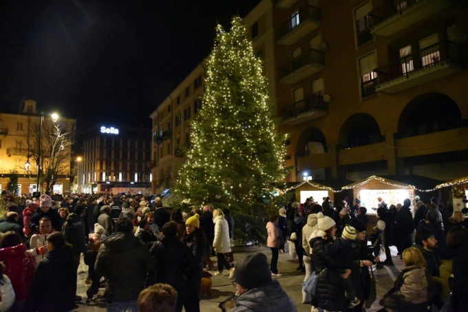 Inaugurata la rinnovata Piazza Vittorio Veneto