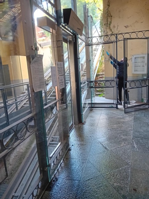 La Funicolare di Biella ripulita per le feste natalizie