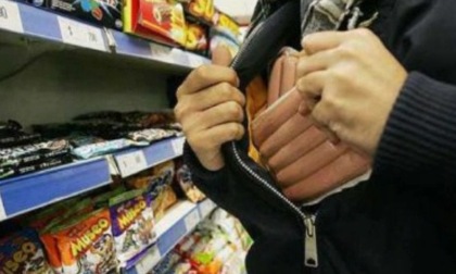 Tre minorenni fermati al Supermercato per un doppio furto di generi alimentari